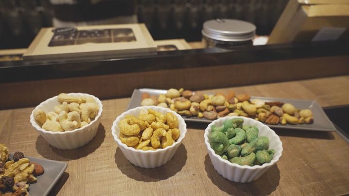 Una boutique de frutos secos con sabor a queso manchego y fruta