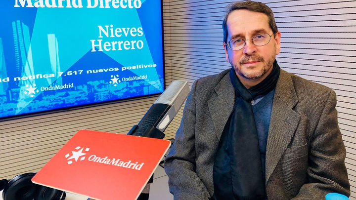 Rafael Narbona mantiene “un largo idilio” con Tintín desde que a los nueve años cayó en sus manos ‘Tintín en América’ / Telemadrid