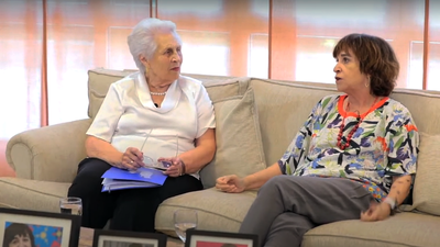 A sus 91 años, Mari Carmen presenta un programa de entrevistas en YouTube