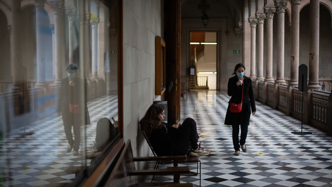 Mejoran los indicadores Covid en las comunidades pero sigue el riesgo de contagio alto