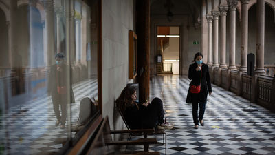 Mejoran los indicadores Covid en las comunidades pero sigue el riesgo de contagio alto