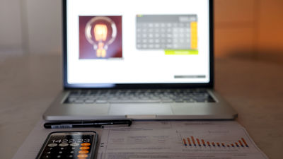 El precio de la luz sube este sábado hasta los 198,37 euros/MWh