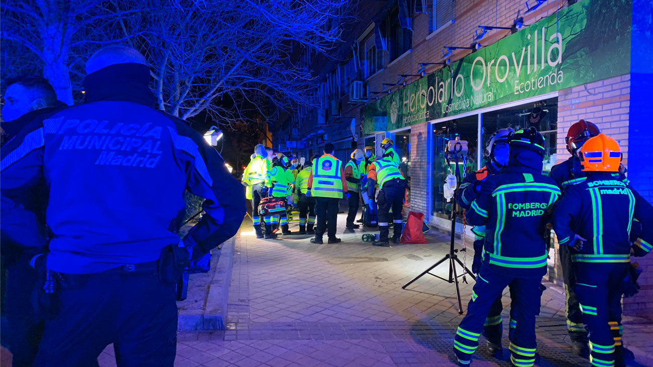Tres intoxicados por humo en un incendio en Villaverde