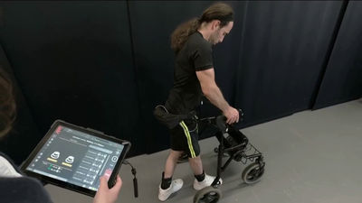 Tres personas con paraplejia vuelven a andar gracias a un implante de electrodos