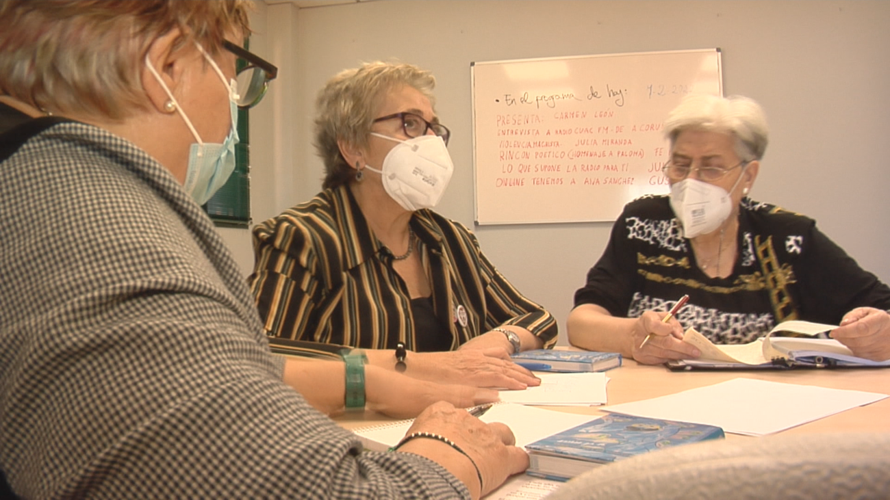Las lideresas de Villaverde, un grupo de jubiladas con un programa de radio