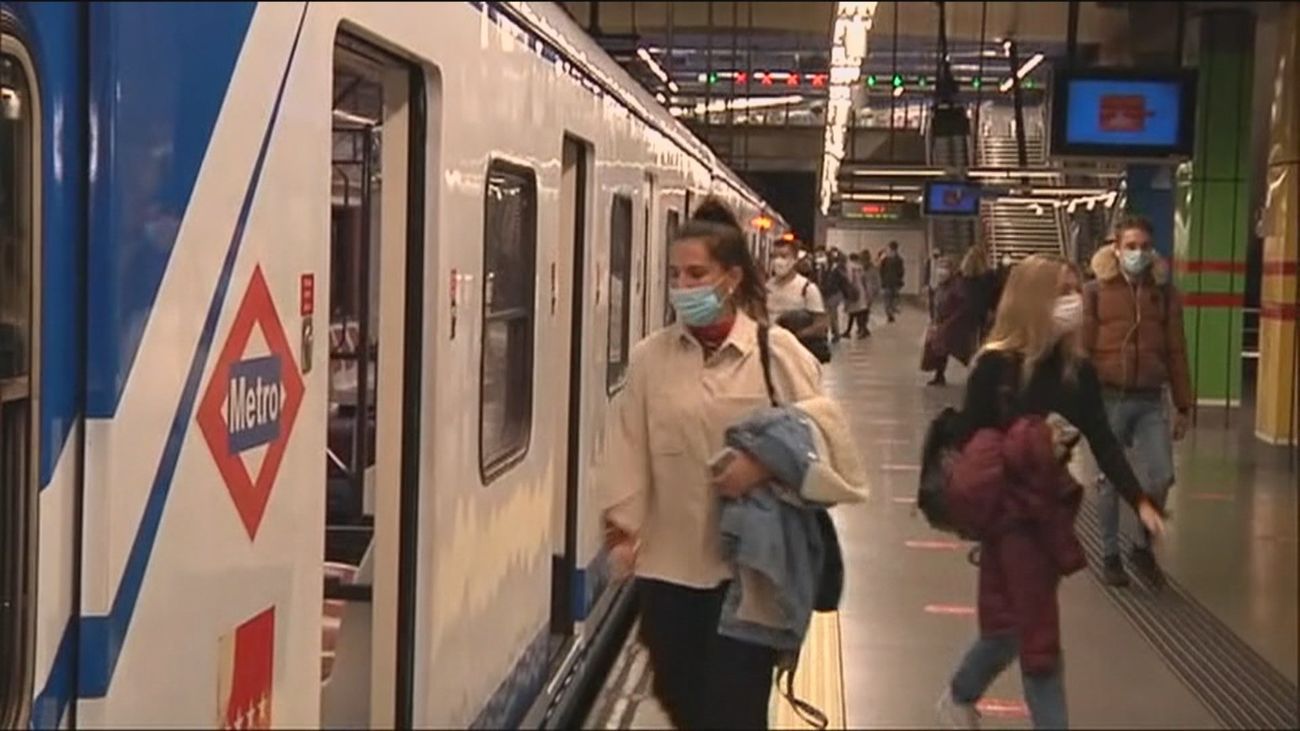 Viajeros en Metro de Madrid