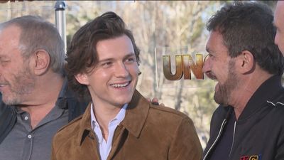 Tom Holland y Antonio Banderas revolucionan Madrid en la presentación de 'Uncharted'