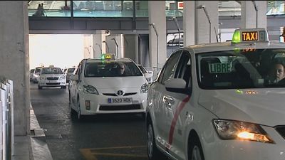 El sector del taxi aplaza al 29 de junio la manifestación prevista en Madrid