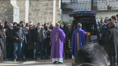 Último adiós a Esther López, enterrada en Traspinedo, mientras continúa la investigación