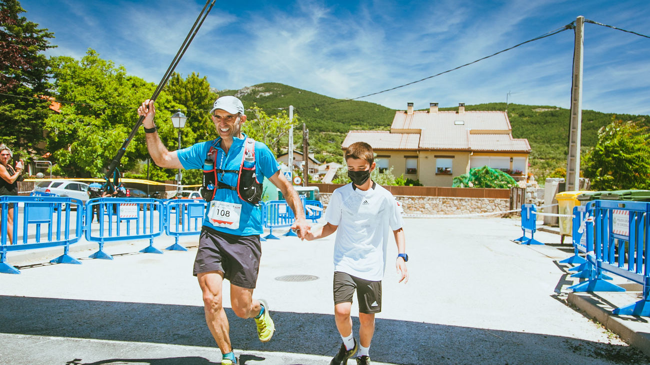 Llegada a meta de un 'superviviente' de Maratón Alpino Madrileño