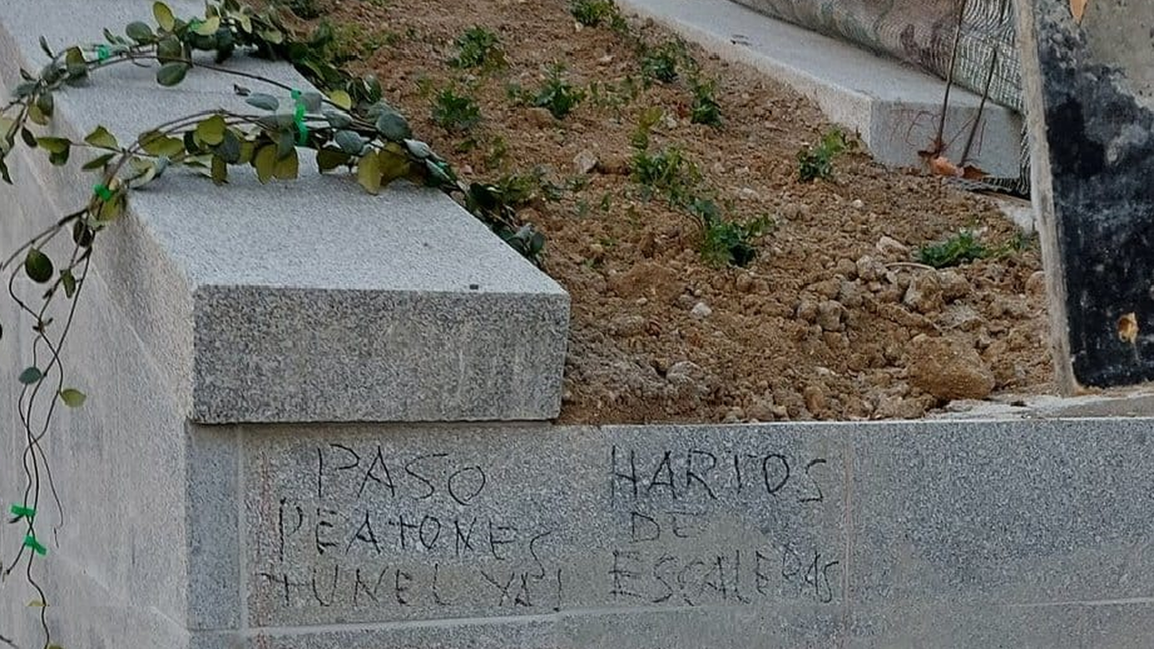 Protesta vecinal por los problemas de accesibilidad para llegar a Plaza de España