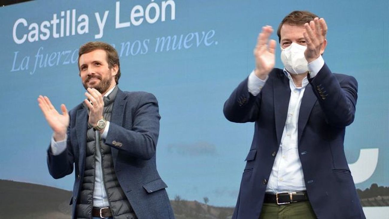 El candidato del PP a la Junta de Castilla y León, Alfonso  Fernández Mañueco junto con Pablo Casado