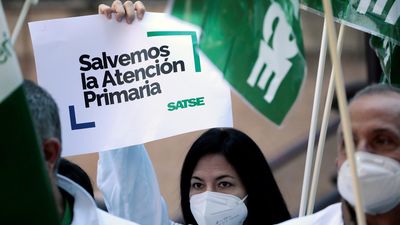 Enfermeros de toda España protestan en los centros de salud contra el "abandono" de la Atención Primaria