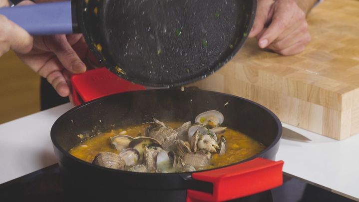 Receta de fabes con almejas y langostinos