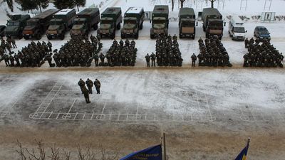 La OTAN avisa del riesgo real de una guerra en Ucrania, mientras EEUU sigue enviando armamento