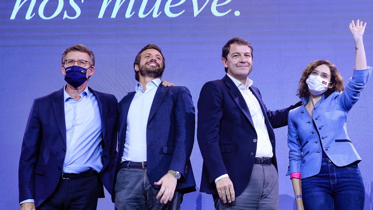 Foto de cierre de campaña con el presidente del PP, Pablo Casado, Alfonso Fernández Mañueco, Isabel Díaz Ayuso y Alberto Núñez Feijóo