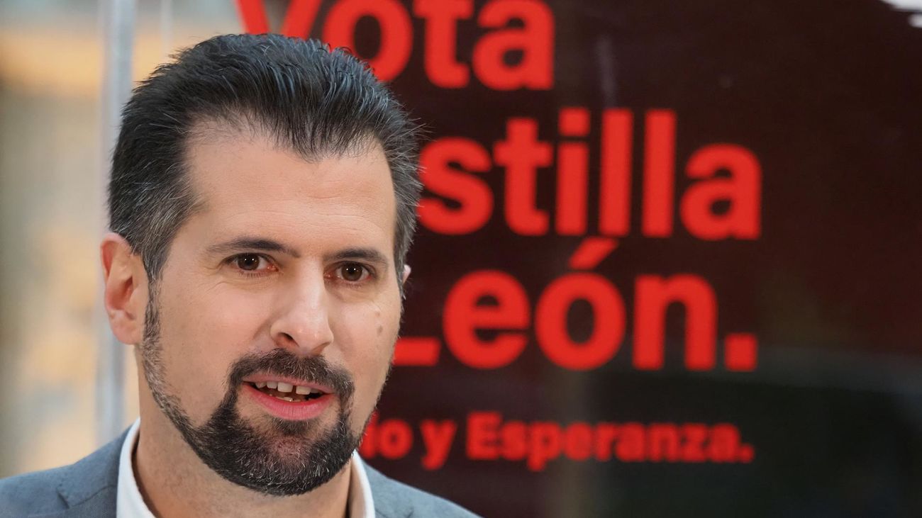El candidato del PSOE a la Junta de Castilla y León, Luis Tudanca, hace balance de la campaña electoral en un hotel de Valladolid
