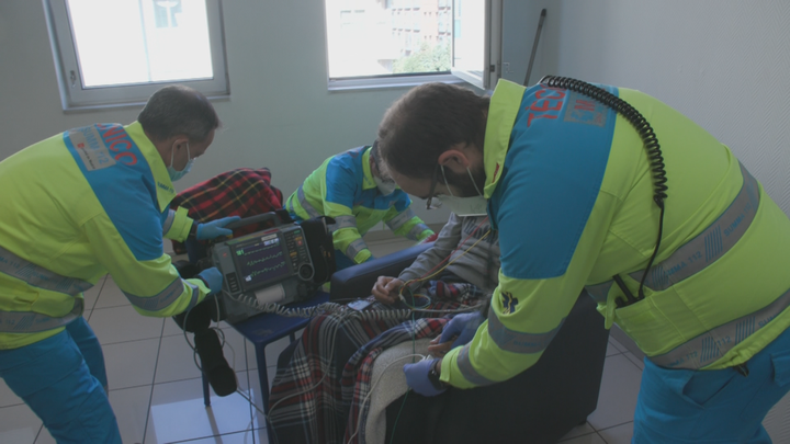 ¿Cómo debemos actuar si la persona con la que estamos sufre un ictus?