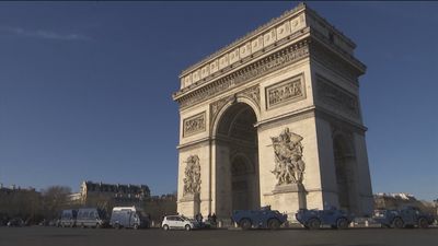 Camioneros holandeses intentan bloquear La Haya mientras el 'Convoy de la libertad' llega a París