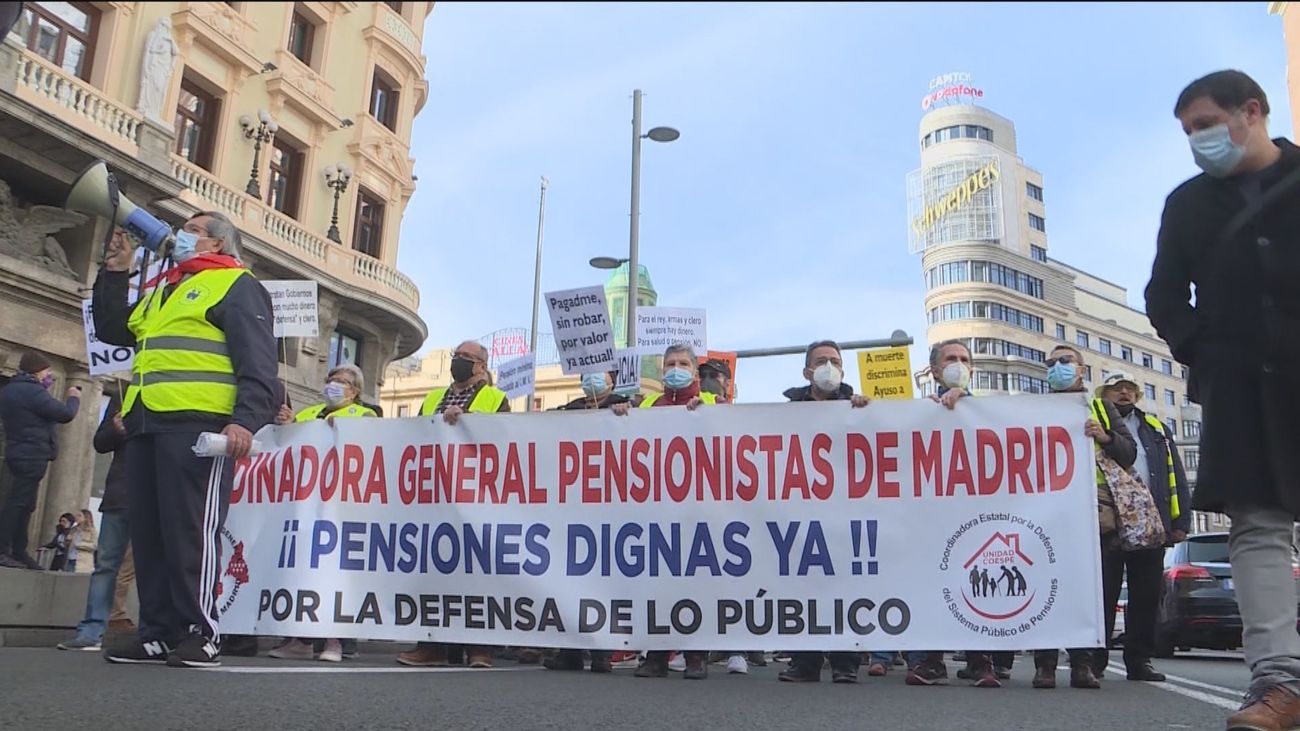 Miles de pensionistas se manifiestan contra el sistema de revalorización de pensiones