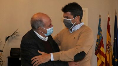 El alcalde que lleva 50 años en el poder: "No hay que atacar al otro para ganar las elecciones"