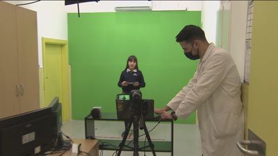 El peculiar proyecto de un colegio de Paracuellos: un informativo en inglés