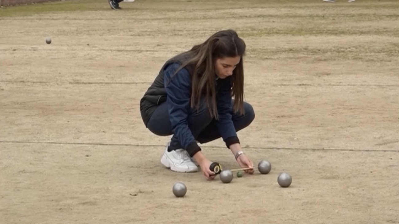 Nos colamos en un campeonato de petanca juvenil en Alcalá de Henares