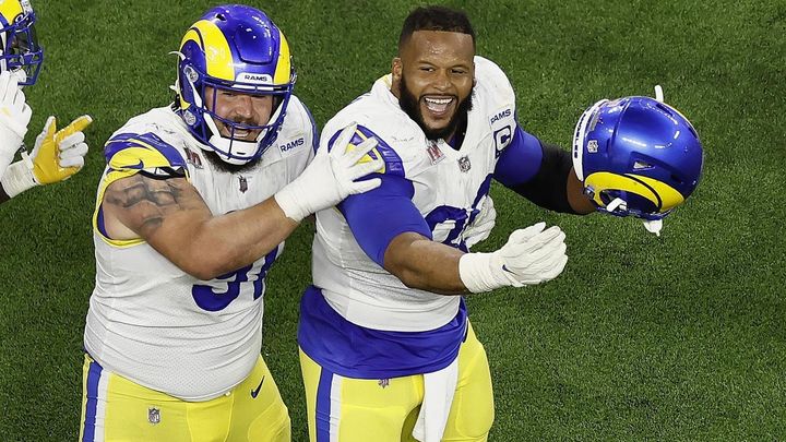 Greg Gaines y Aaron Donald celebran el triunfo de los Rams / EFE