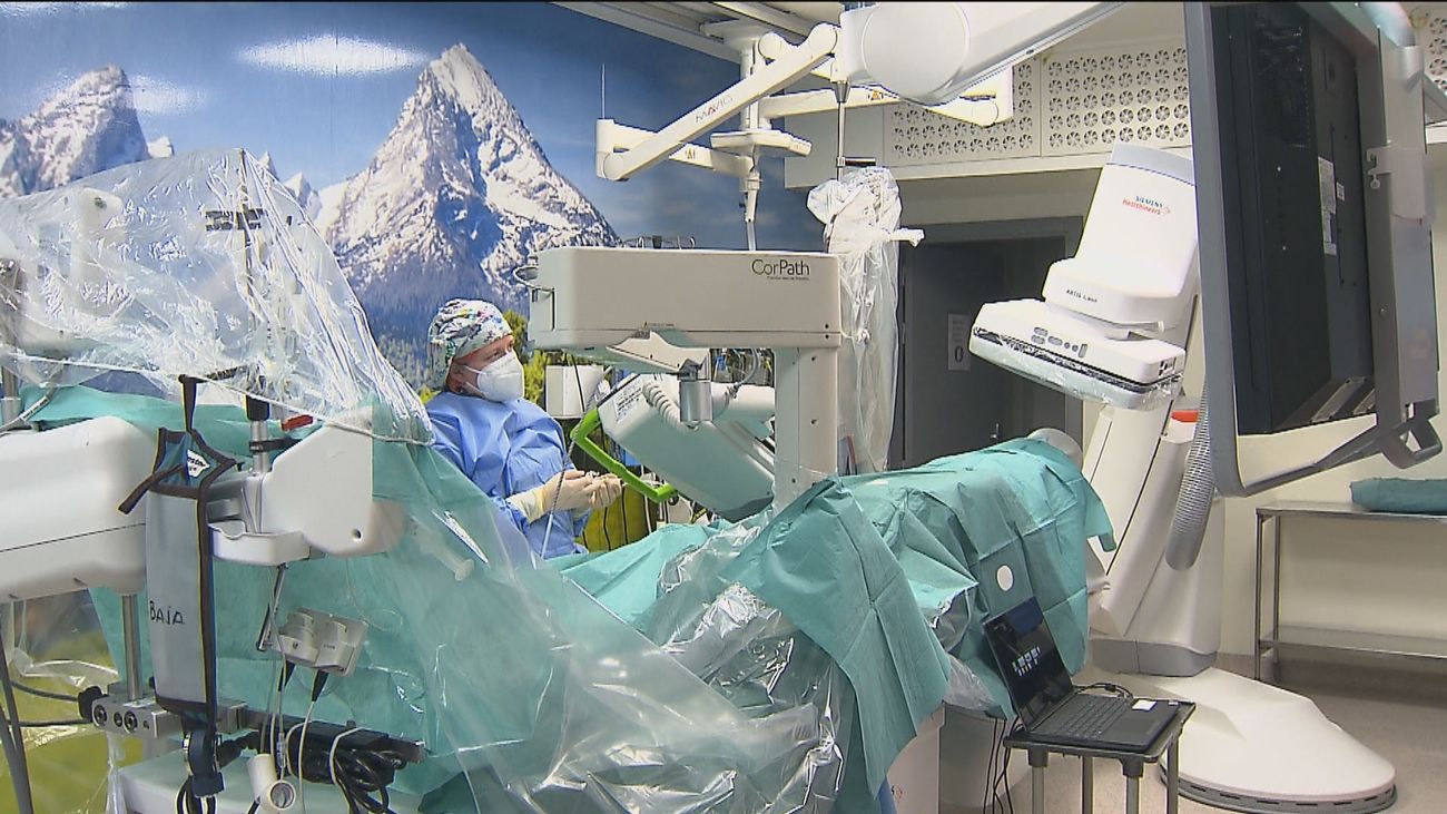 Un robot pionero del Hospital Gregorio Marañón ya ha operado con éxito a 65 pacientes desde junio