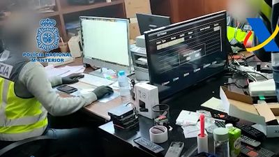 La policía desarticula en Madrid una red que vendía decodificadores ilegales