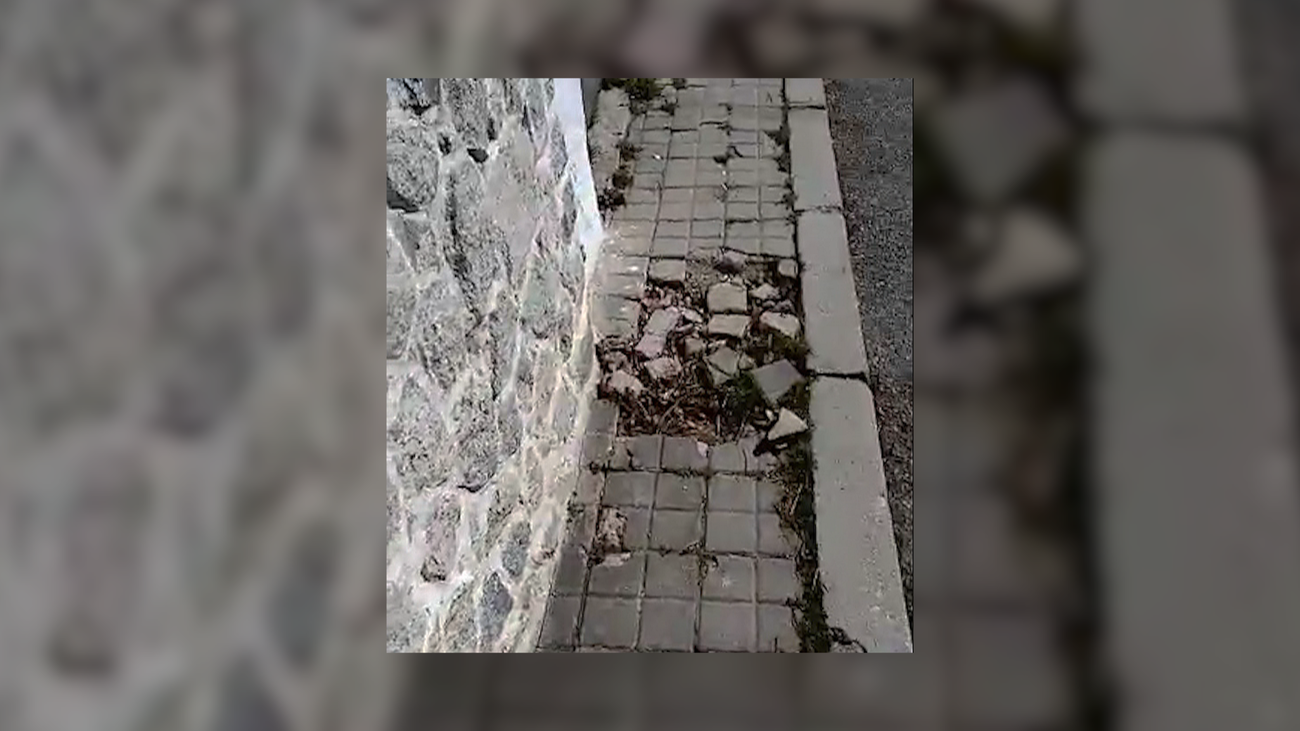 Los vecinos de Colmenar Viejo denuncian sufrir caídas por el estado de las calles