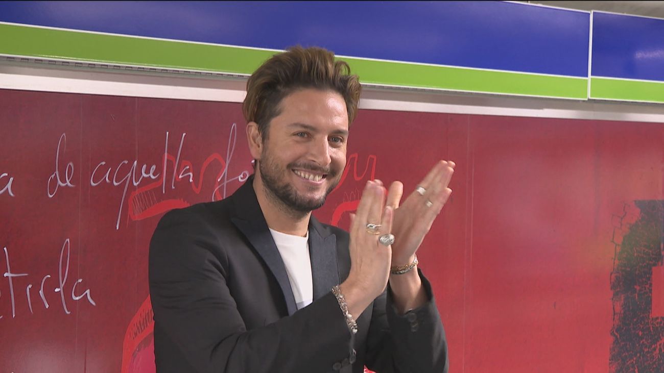 Manu Carrasco retoma su gira 'La cruz del Mapa' en el Metro de Madrid