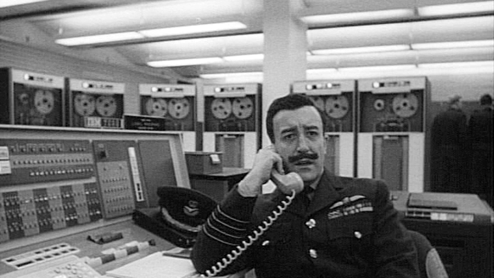 Peter Seller como el capitán Lionale Mandrake / COLUMBIA