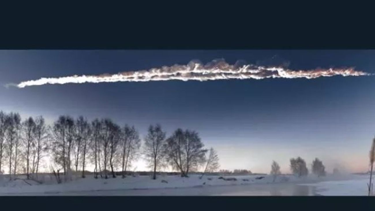 Rastro de nube de vapor dejado por el asteroide