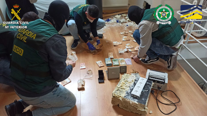 Cae un red de estafa de criptomonedas / GUARDIA CIVIL