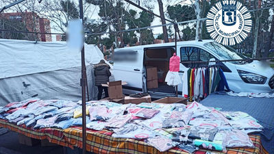 Requisan 13.200 mascarillas por deficiencias y 700 prendas falsas en un mercadillo de Vallecas