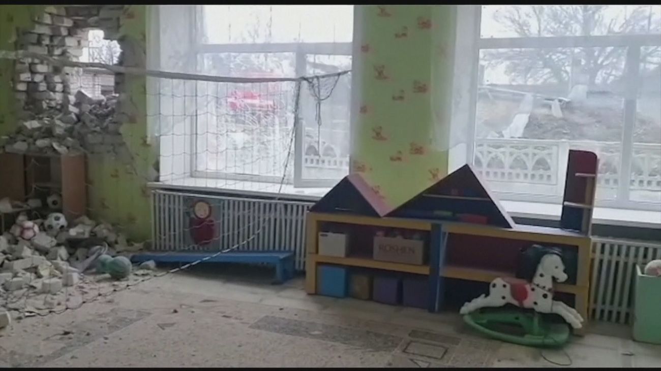 La tensión en Ucrania no cesa: Borrell asegura que "ha empezado el bombardeo" en el este del país