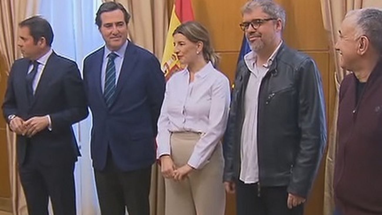 El Gobierno negocia con los agentes sociales la transición de los ERTES por Covid