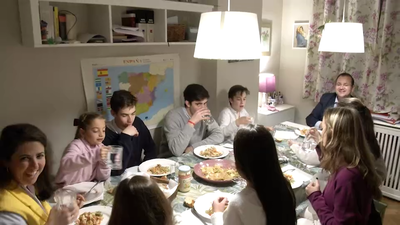 Esta familia con 8 hijos de Majadahonda nos abre las puertas de su casa