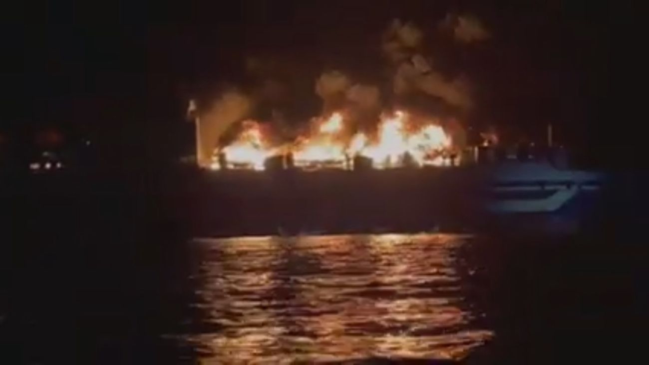 Arde un crucero con 288 personas a bordo en las costas de Grecia