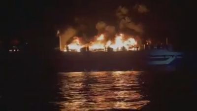 Arde un crucero con 288 personas a bordo en las costas de Grecia