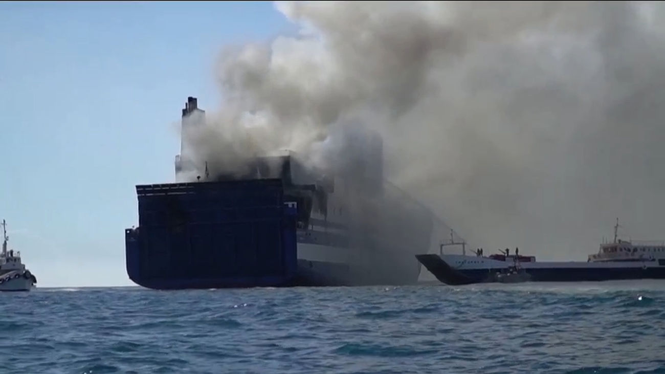 Incendio de un ferry en Grecia:  continúa la búsqueda de once desaparecidos