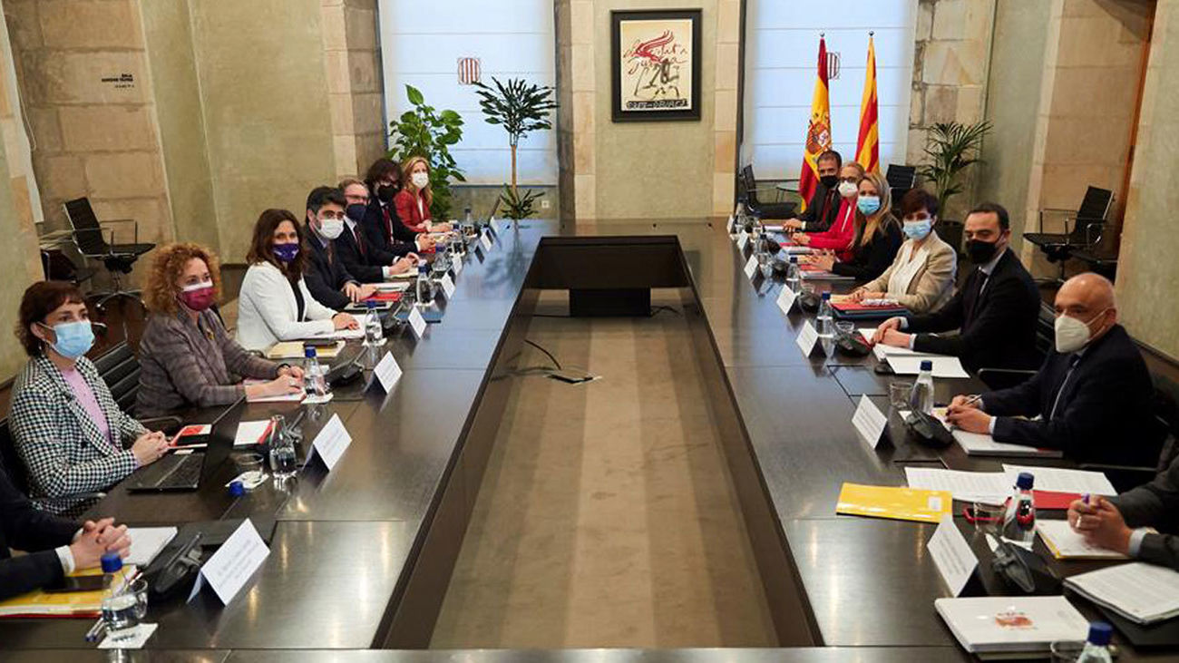 Preacuerdo para traspasar a Cataluña la gestión de becas e ingreso mínimo