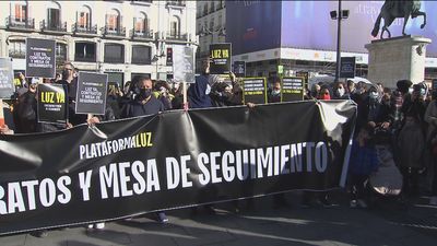 Vecinos de la Cañada Real se concentran para denunciar el abandono institucional y reclaman contratos de luz