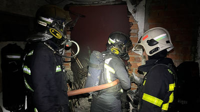 Controlado un incendio en una nave industrial de gran extensión en Humanes