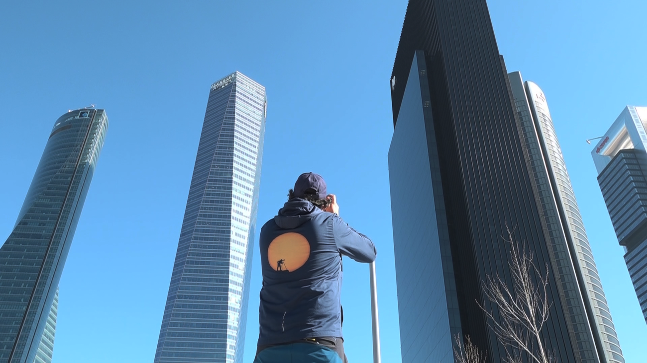 Un fotógrafo de Las Rozas retrata durante diez años las Cuatro Torres, ahora cinco