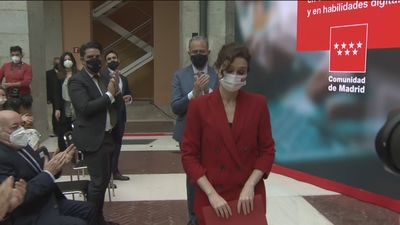 Empresarios y rectores muestran su apoyo a Díaz Ayuso mientras el PP sigue buscando su solución