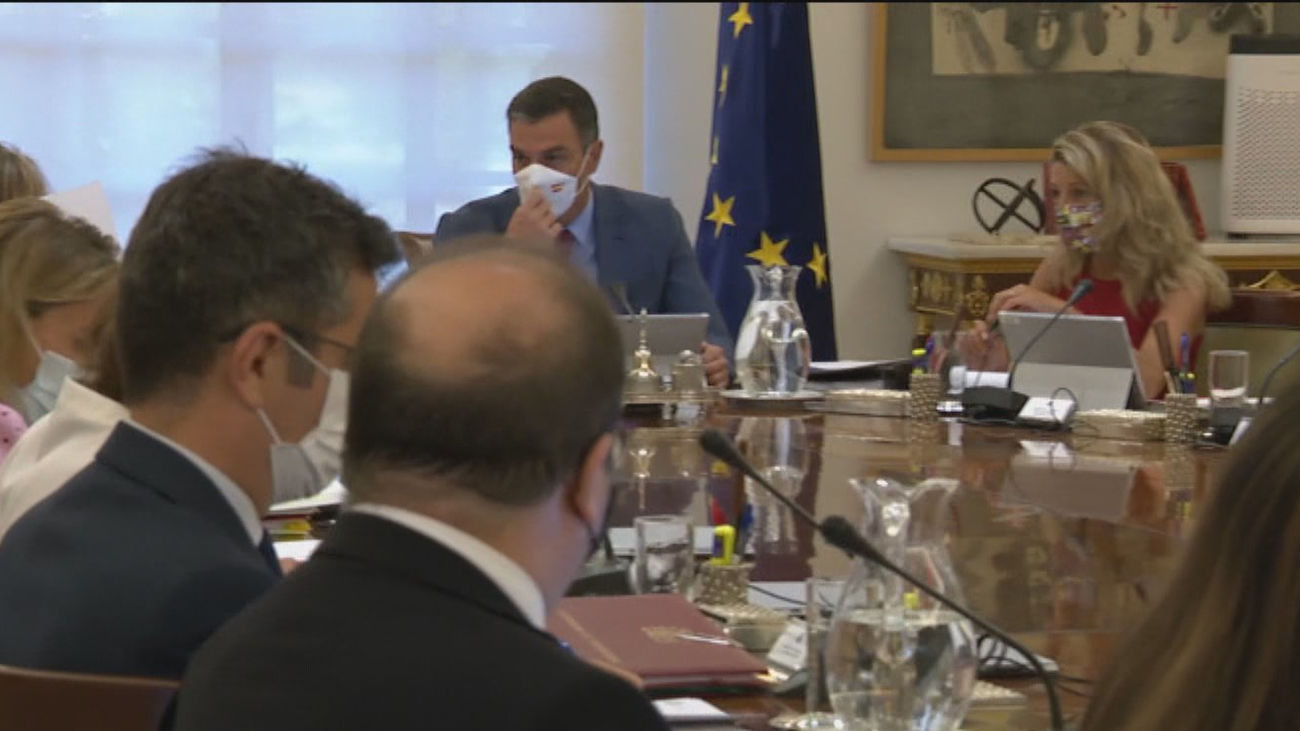 El Gobierno aprueba la prórroga automática de los ERTE, la regulación de los planes de pensiones y el salario mínimo