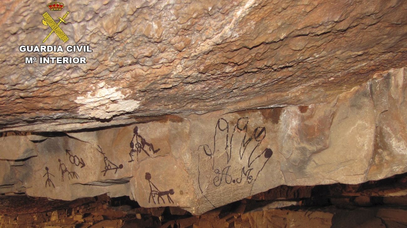 Pintadas en la cueva de La Rendija (Ciudad Real)