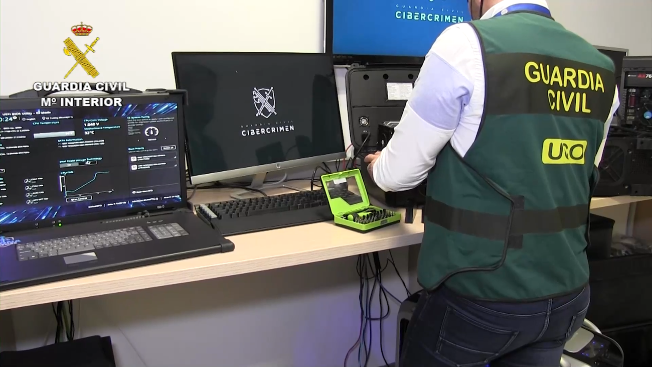 La Guardia Civil detiene a 5 personas por el robo de 6 millones de euros en criptomonedas